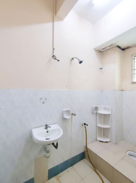 2-storey Terraced House for Sale in Bandar Baru Bangi (Selangor) - Zairul Asrah Zulkefli - Bathroom - PropertyGuru.com.my