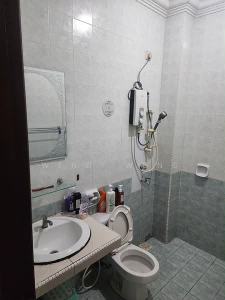 Rumah Teres 1.5-Tingkat untuk Disewa di Taman Rinting (Masai) - Wendy Wong - Bathroom - PropertyGuru.com.my