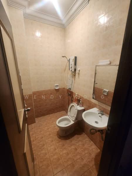 Rumah Teres 1.5-Tingkat untuk Disewa di Taman Rinting (Masai) - Wendy Wong - Bathroom - PropertyGuru.com.my