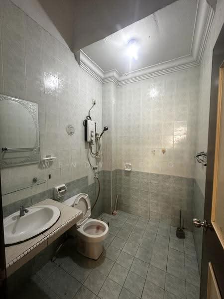 Rumah Teres 1.5-Tingkat untuk Disewa di Taman Rinting (Masai) - Wendy Wong - Bathroom - PropertyGuru.com.my