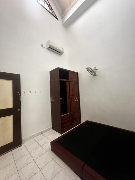 Rumah Teres 1.5-Tingkat untuk Disewa di Taman Rinting (Masai) - Wendy Wong - Bedroom - PropertyGuru.com.my