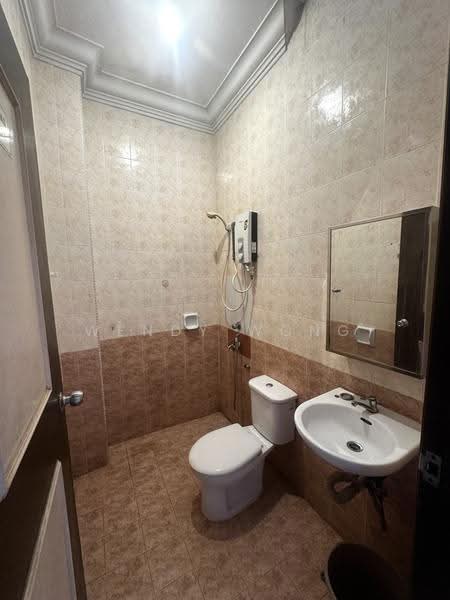 Rumah Teres 1.5-Tingkat untuk Disewa di Taman Rinting (Masai) - Wendy Wong - Bathroom - PropertyGuru.com.my
