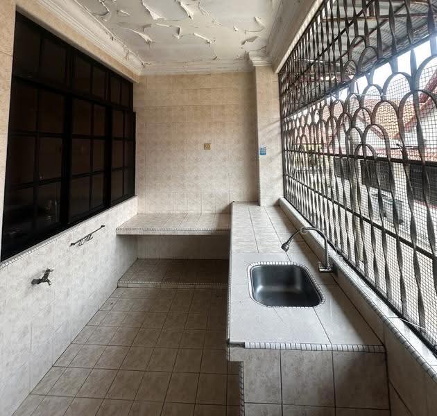 Rumah Teres 1.5-Tingkat untuk Disewa di Taman Rinting (Masai) - Wendy Wong - Balcony - PropertyGuru.com.my