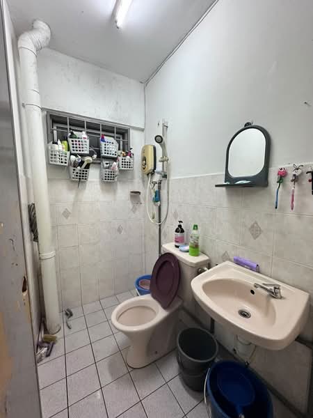 Apartment for Sale at Sri Intan 2 - Jay Yong - Bathroom - PropertyGuru.com.my