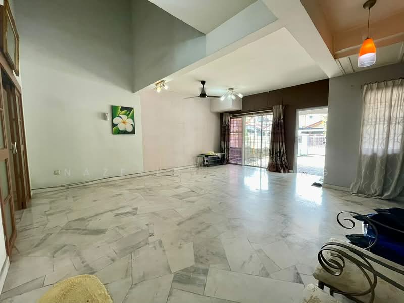 2-storey Terraced House for Rent in Putra Heights (Subang Jaya) - Nazerene Kurung - Living Room - PropertyGuru.com.my