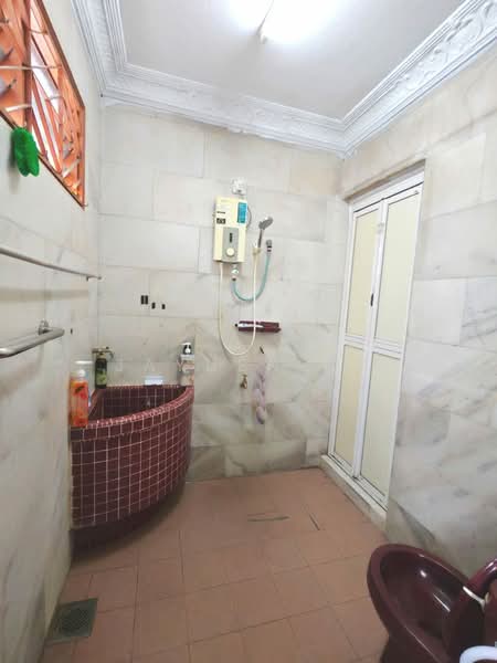 Rumah Teres 1-Tingkat untuk Dijual di Taman Johor Jaya (Johor Bahru) - Jayden Ng - Bathroom - PropertyGuru.com.my