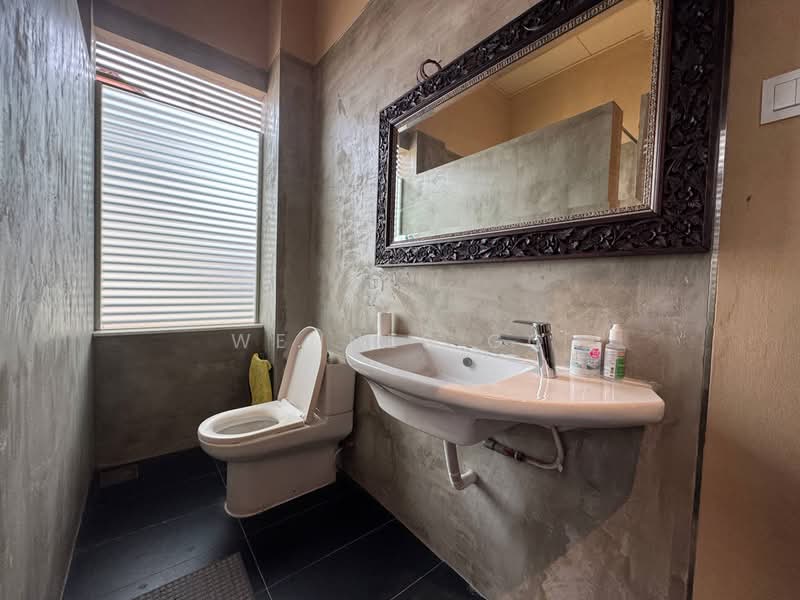 1.5-storey Terraced House for Sale in Taman Setia Indah (Tebrau) - Wennes Go - Bathroom - PropertyGuru.com.my