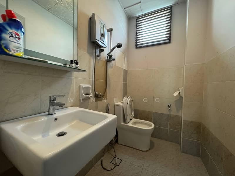 1.5-storey Terraced House for Sale in Taman Setia Indah (Tebrau) - Wennes Go - Bathroom - PropertyGuru.com.my