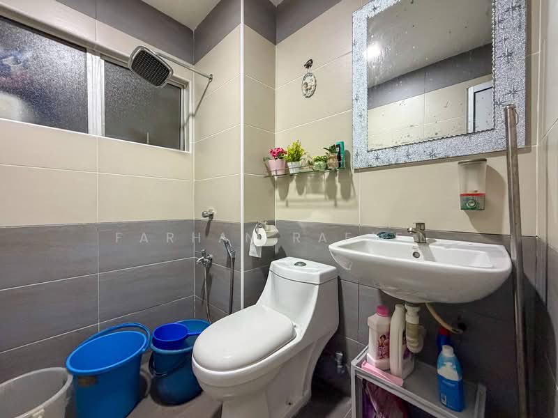 2-storey Terraced House for Sale in Bandar Kinrara Seksyen 1 (Bandar Kinrara) - Farhan Rafael - Bathroom - PropertyGuru.com.my