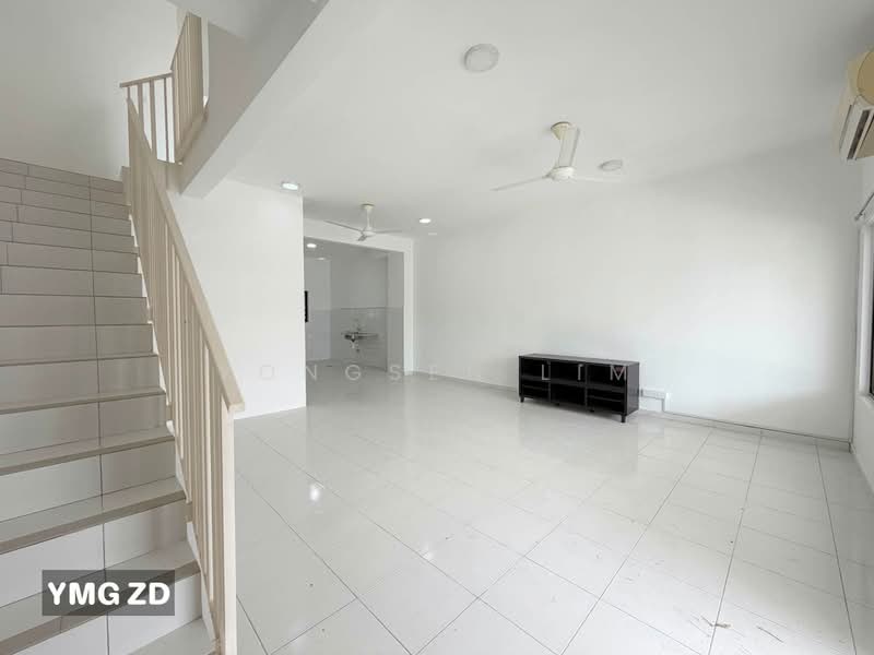 2-storey Terraced House for Sale in Setia Utama (Setia Alam) - Yongsen Lim - Living Room - PropertyGuru.com.my