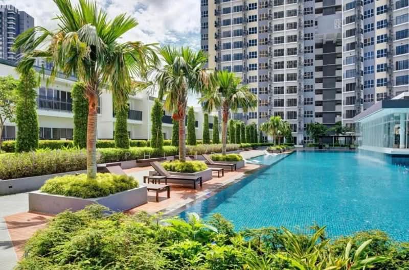 Kediaman Servis untuk Disewa di Cerrado Residence @ Southville City - Philip Ng - Pool - PropertyGuru.com.my