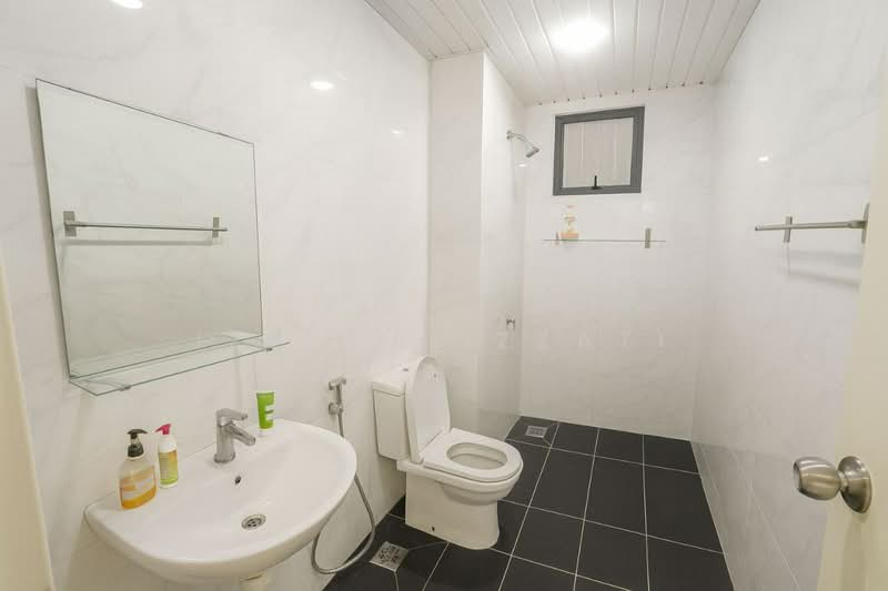 Kediaman Servis untuk Dijual di Vista Alam Serviced Apartment - Izzaza Izzati - Bathroom - PropertyGuru.com.my