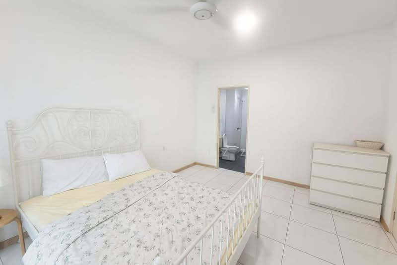 Kediaman Servis untuk Dijual di Vista Alam Serviced Apartment - Izzaza Izzati - Bedroom - PropertyGuru.com.my