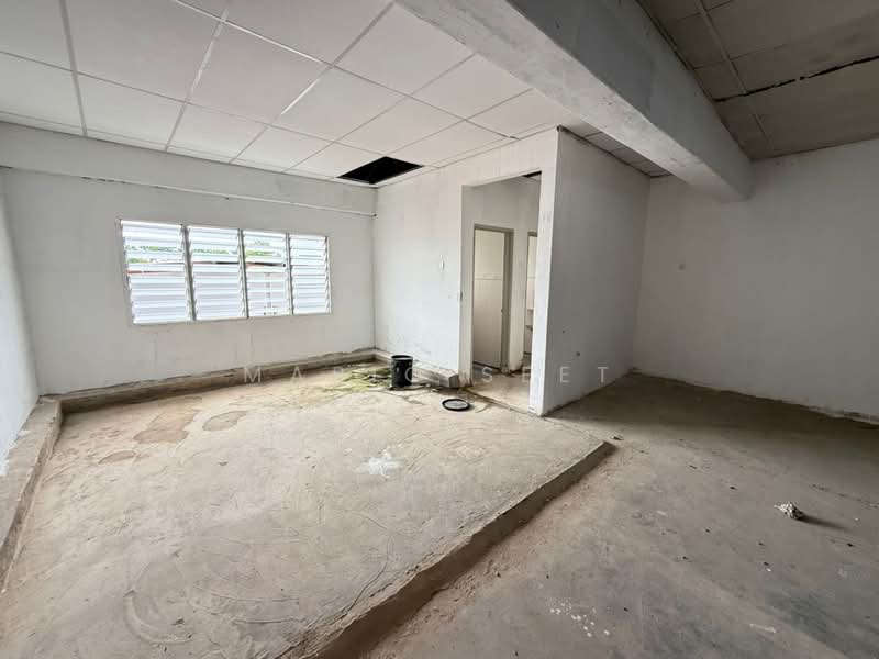 Shop for Sale in Batu Berendam (Melaka) - Mario Seet - Interior - PropertyGuru.com.my
