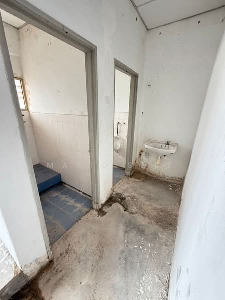 Shop for Sale in Batu Berendam (Melaka) - Mario Seet - Bathroom - PropertyGuru.com.my