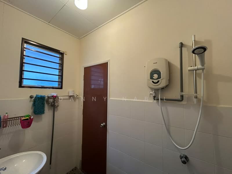 2-storey Terraced House for Rent in Kajang (Selangor) - Danny Nabil - Bathroom - PropertyGuru.com.my