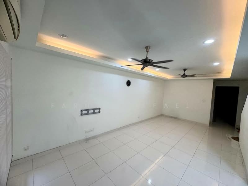 2-storey Terraced House for Sale in Seksyen 35 (Shah Alam) - Farhan Rafael - Living Room - PropertyGuru.com.my