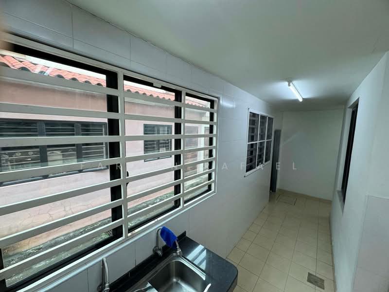 2-storey Terraced House for Sale in Seksyen 35 (Shah Alam) - Farhan Rafael - Kitchen - PropertyGuru.com.my