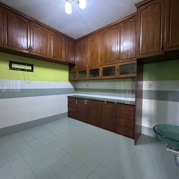 Rumah Teres 2-Tingkat untuk Dijual di Taman Mutiara Rini (Skudai) - Julie Yew - Kitchen - PropertyGuru.com.my