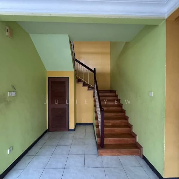 Rumah Teres 2-Tingkat untuk Dijual di Taman Mutiara Rini (Skudai) - Julie Yew - Entrance - PropertyGuru.com.my