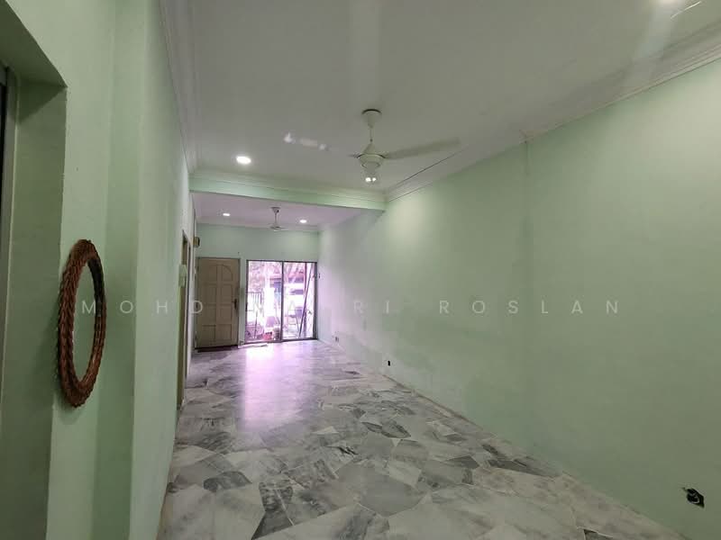 Rumah Teres 1-Tingkat untuk Dijual di Bukit Sentosa (Rawang) - Mohd Nazri Roslan - Living Room - PropertyGuru.com.my