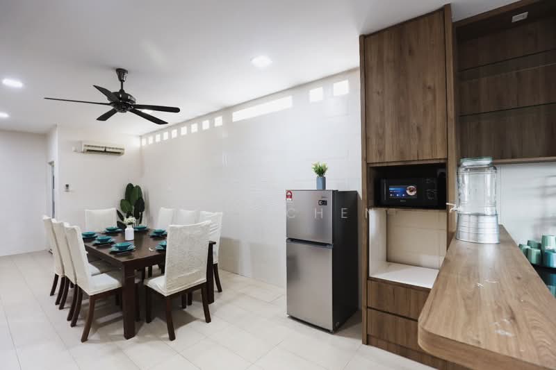 Bungalow House for Rent in Kampung Cheras Baru (Ampang) - Mein Chen - Dining Room - PropertyGuru.com.my