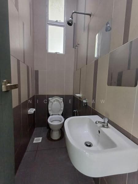 3-storey Terraced House for Rent in Taman Dolomite Templer (Rawang) - Nicole Saw - Bathroom - PropertyGuru.com.my