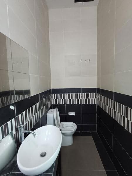 3-storey Terraced House for Rent in Taman Dolomite Templer (Rawang) - Nicole Saw - Bathroom - PropertyGuru.com.my
