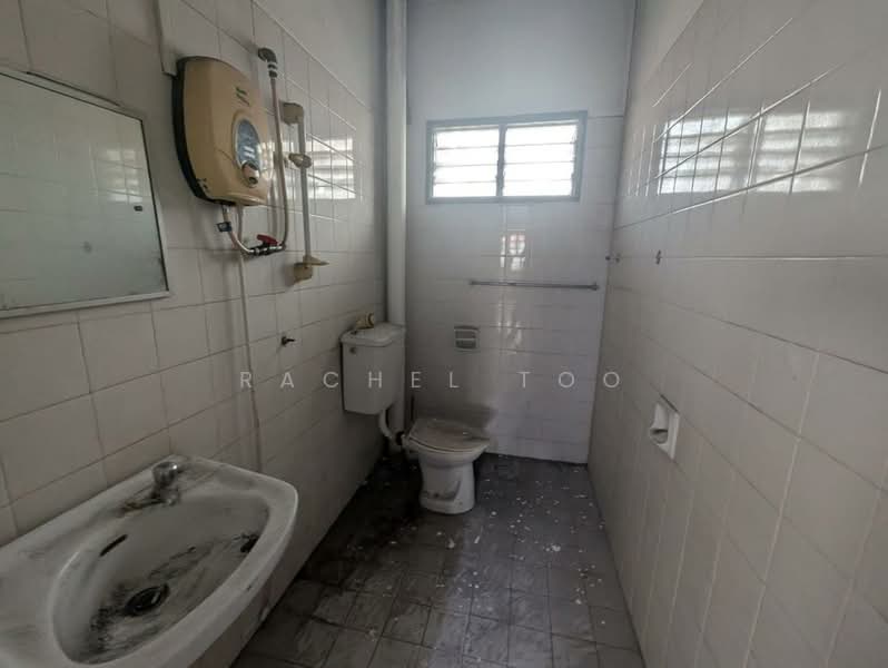 Rumah Teres 2-Tingkat untuk Dijual di Usj 2 (Subang Jaya) - Rachel Too - Bathroom - PropertyGuru.com.my