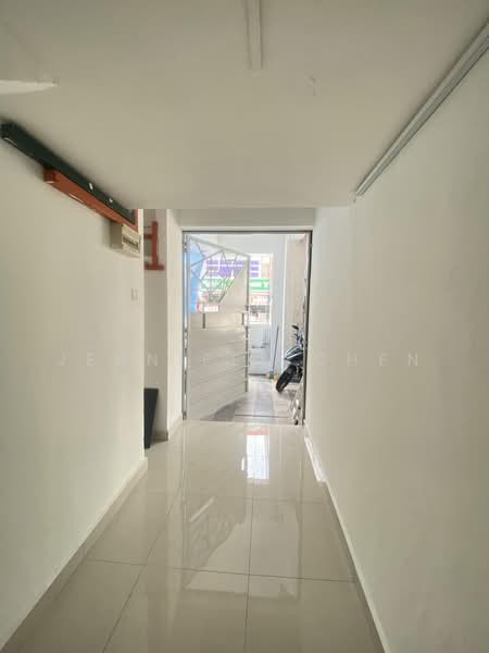 Office for Rent in Taman Equine (Seri Kembangan) - Jennifer Chen - Entrance - PropertyGuru.com.my