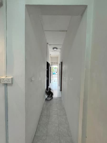 1-storey Terraced House for Rent in Taman Johor Jaya (Johor Bahru) - Gary Tu - Corridor - PropertyGuru.com.my