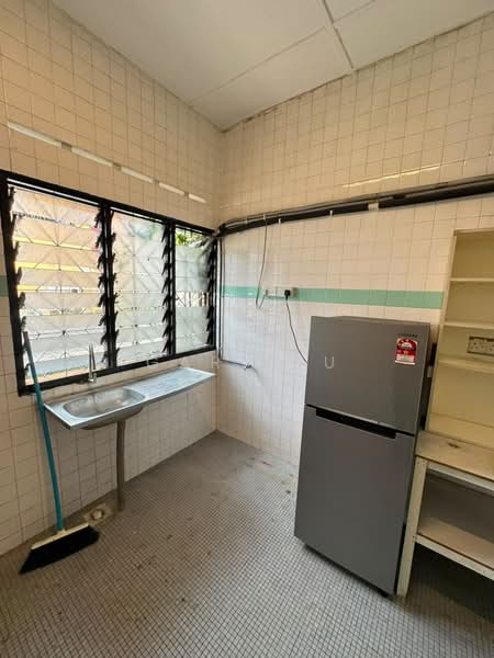 1-storey Terraced House for Rent in Taman Johor Jaya (Johor Bahru) - Gary Tu - Kitchen - PropertyGuru.com.my