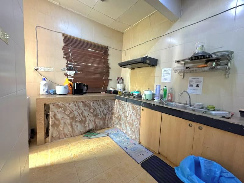 2-storey Terraced House for Sale in Seksyen 5 (Kota Damansara) - Azli Ibrahim - Kitchen - PropertyGuru.com.my