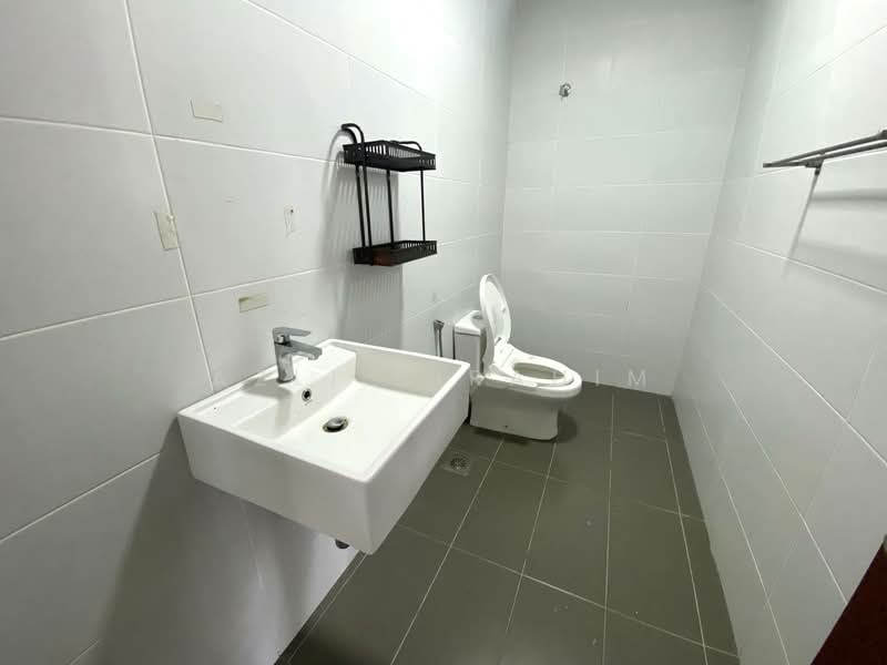 Semi-Detached House for Sale in Taman Melawati (Ulu Kelang) - Azli Ibrahim - Bathroom - PropertyGuru.com.my