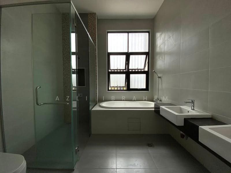 Semi-Detached House for Sale in Taman Melawati (Ulu Kelang) - Azli Ibrahim - Bathroom - PropertyGuru.com.my