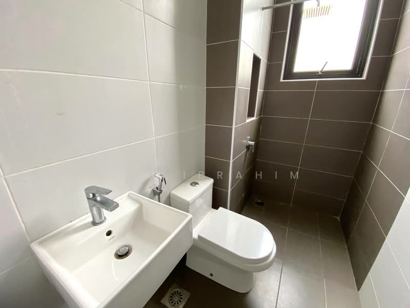 Semi-Detached House for Sale in Taman Melawati (Ulu Kelang) - Azli Ibrahim - Bathroom - PropertyGuru.com.my