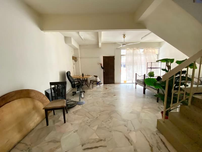 2-storey Terraced House for Sale in SS7 (Petaling Jaya) - Azli Ibrahim - Living Room - PropertyGuru.com.my