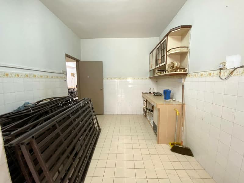 2-storey Terraced House for Sale in SS7 (Petaling Jaya) - Azli Ibrahim - Kitchen - PropertyGuru.com.my