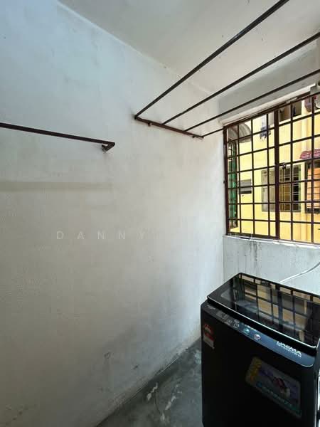 Flat for Rent at Flat PKNS Section 7 - Danny Nabil - Balcony - PropertyGuru.com.my