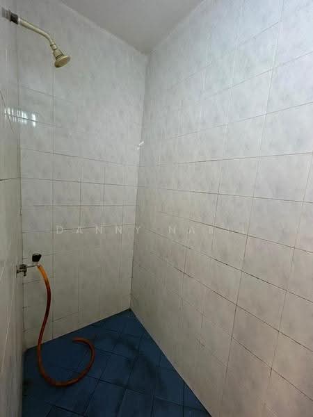 Flat for Rent at Flat PKNS Section 7 - Danny Nabil - Bathroom - PropertyGuru.com.my