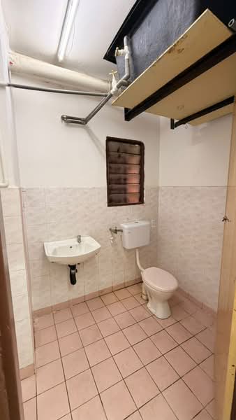 Apartment for Rent at Putra Permai Block A - SY Lee - Bathroom - PropertyGuru.com.my
