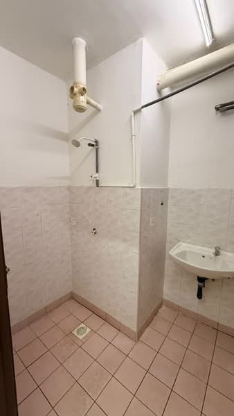 Apartment for Rent at Putra Permai Block A - SY Lee - Bathroom - PropertyGuru.com.my