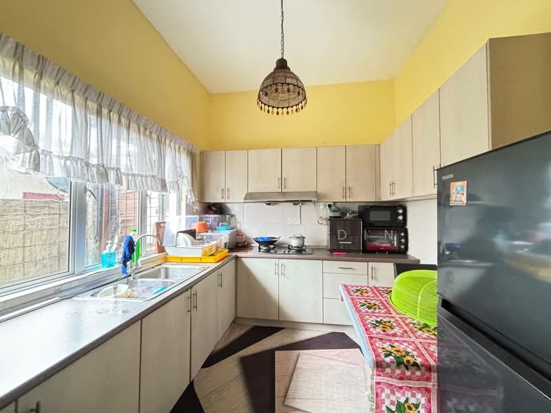 Rumah Teres 2.5-Tingkat untuk Dijual di Kayu Ara (Selangor) - Sa'a Nordin - Kitchen - PropertyGuru.com.my