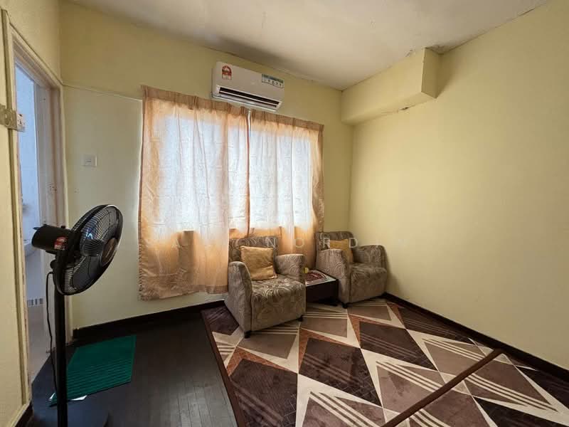 Rumah Teres 2.5-Tingkat untuk Dijual di Kayu Ara (Selangor) - Sa'a Nordin - Living Room - PropertyGuru.com.my