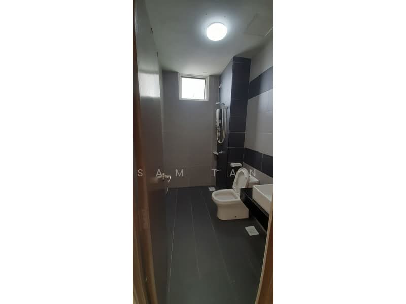 Kondominium untuk Disewa di M Condominium @ Larkin - Sam Tan - Bathroom - PropertyGuru.com.my