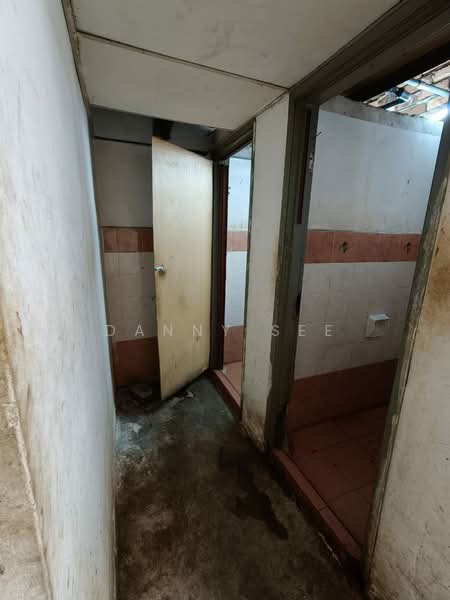 Shop / Office untuk Disewa di Bandar Indahpura (Kulai) - Danny See - Bathroom - PropertyGuru.com.my