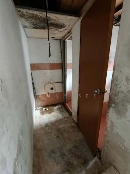 Shop / Office untuk Disewa di Bandar Indahpura (Kulai) - Danny See - Interior - PropertyGuru.com.my