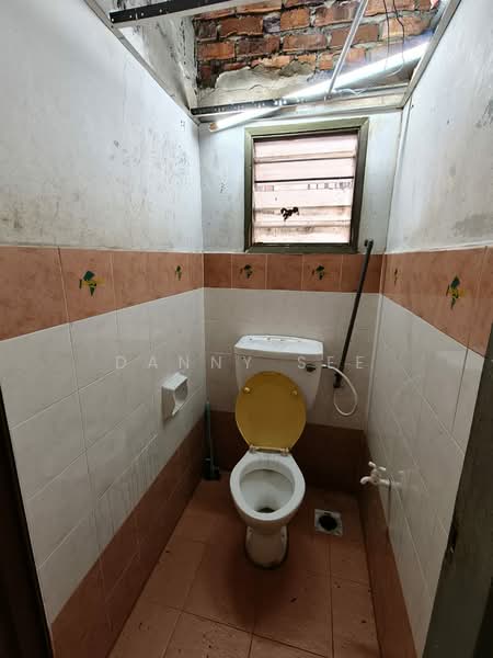 Shop / Office untuk Disewa di Bandar Indahpura (Kulai) - Danny See - Bathroom - PropertyGuru.com.my