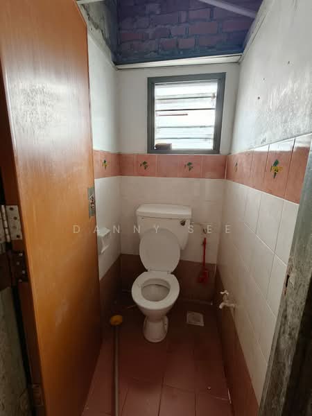 Shop / Office untuk Disewa di Bandar Indahpura (Kulai) - Danny See - Bathroom - PropertyGuru.com.my