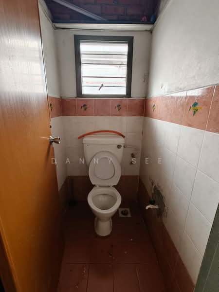 Shop / Office untuk Disewa di Bandar Indahpura (Kulai) - Danny See - Bathroom - PropertyGuru.com.my